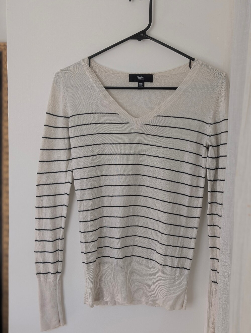 Mossimo Supply Co. Cream V-Neck Sweater with Black Stripes